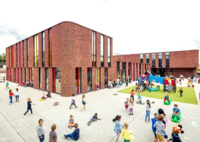Foto: Rob van Esch - Schoolgebouw in België