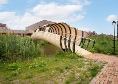 Biofilische School De Verwondering in Almere - brug