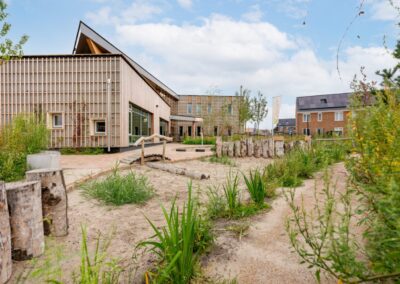Biofilische School De Verwondering in Almere - buitenruimte