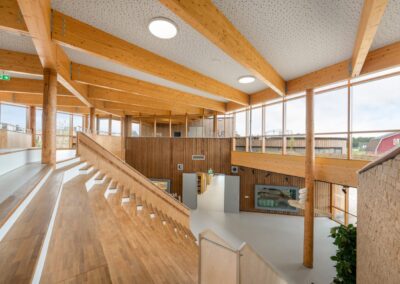 Biofilische School De Verwondering in Almere - centrale hal